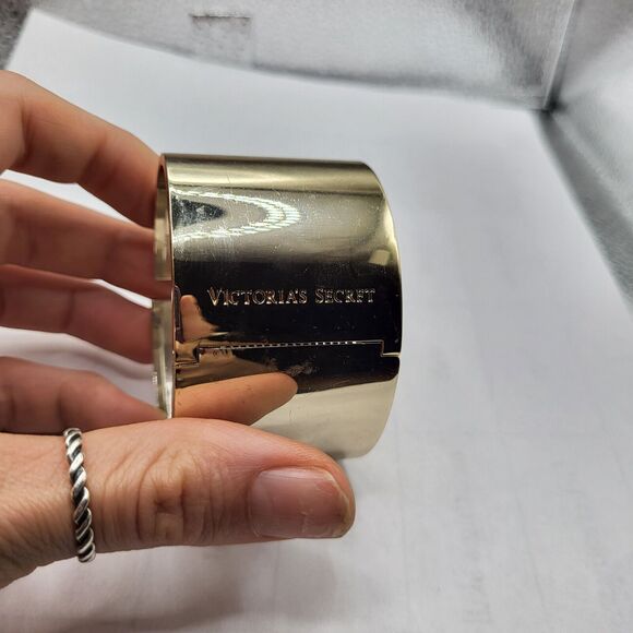 VICTORIA'S SECRET SPIKE CUFF BRACELET RHINESTONE ROCK N ROLL BANGLE SILVER TONE - Picture 2 of 9